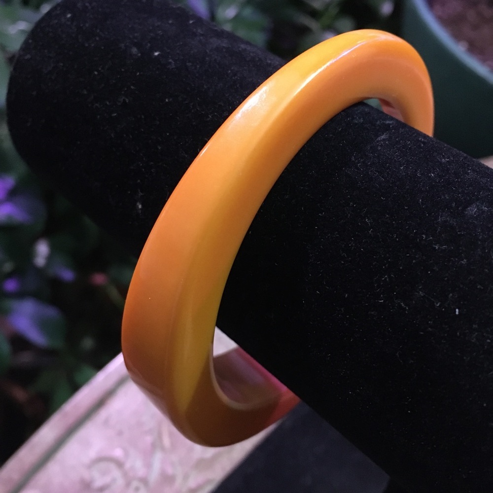 Vintage Authentic Bakelite Mid-Century Bracelet.